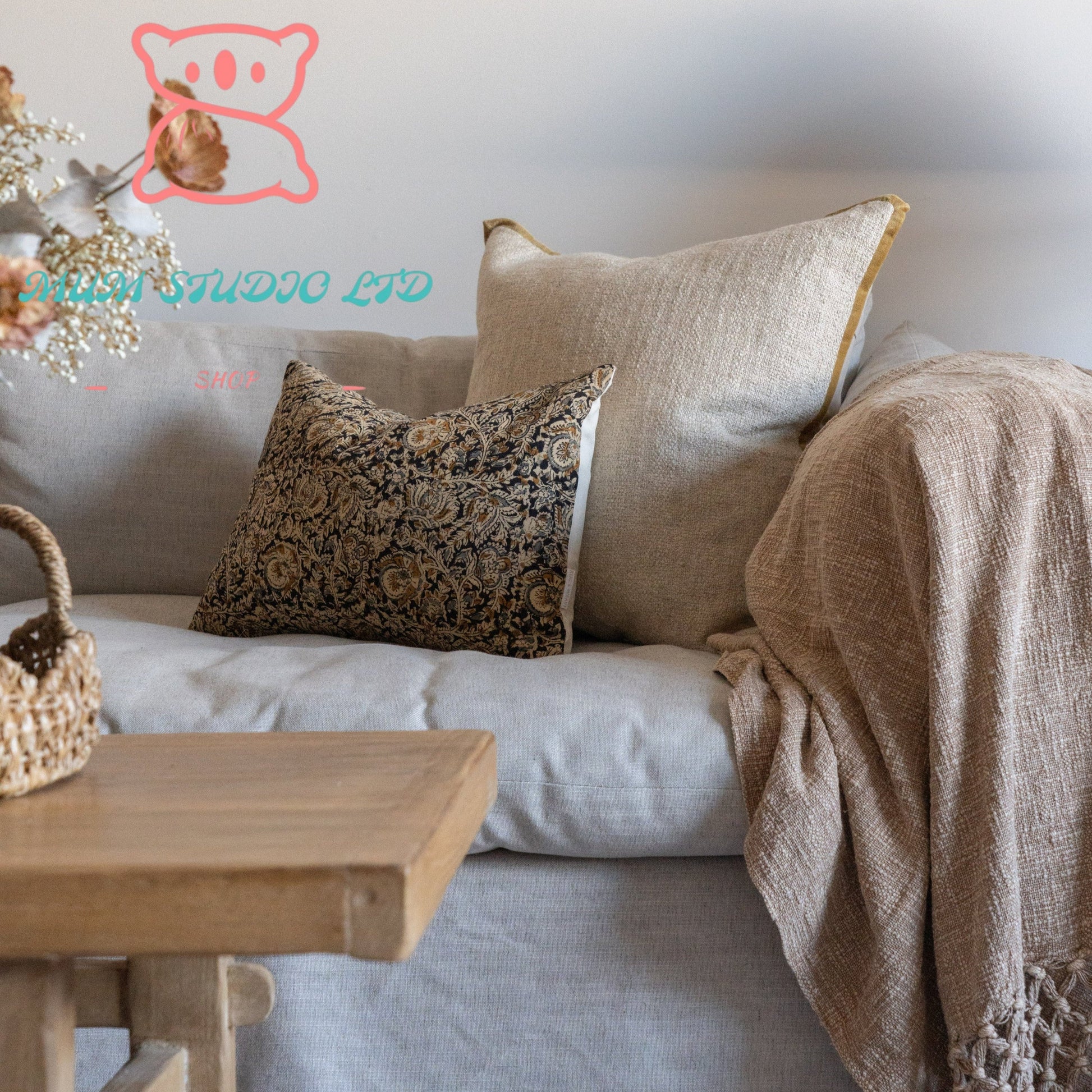 Amber Lewis x Loloi Aveline Ivory/Gold Pillow Cover
